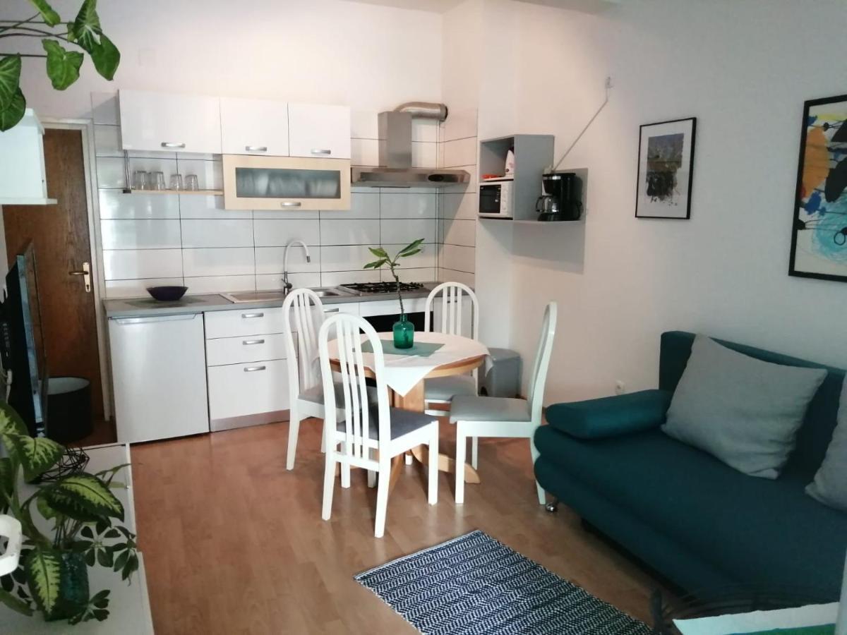 Apartments Suri Vodice Exterior foto