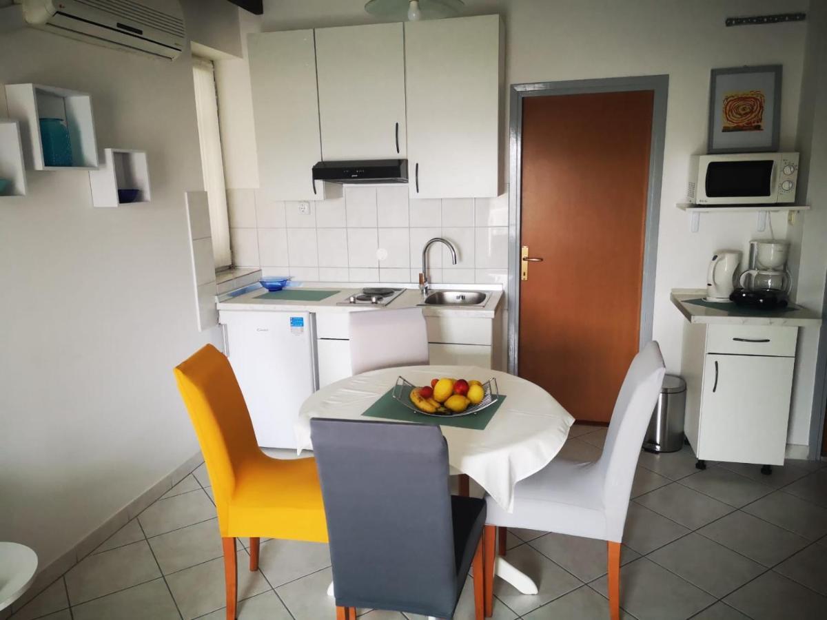 Apartments Suri Vodice Exterior foto