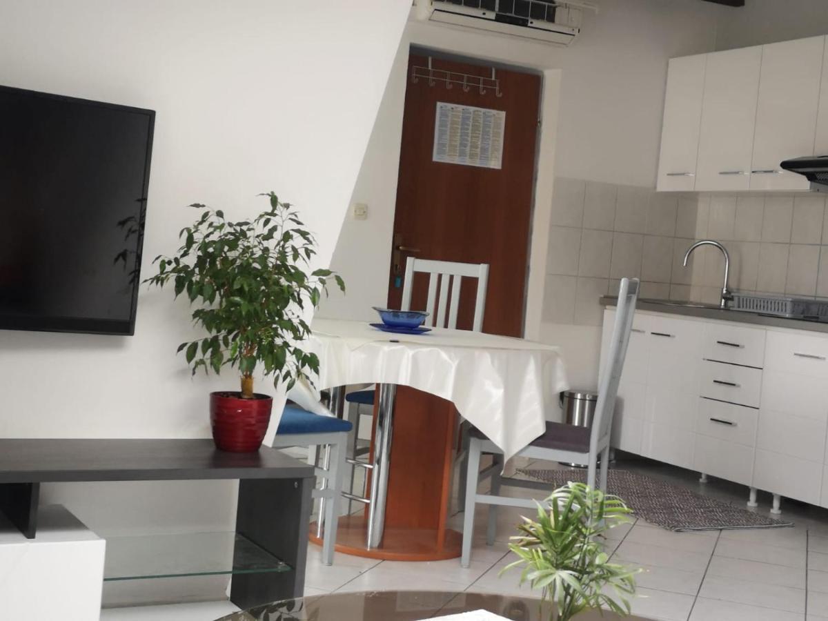Apartments Suri Vodice Exterior foto