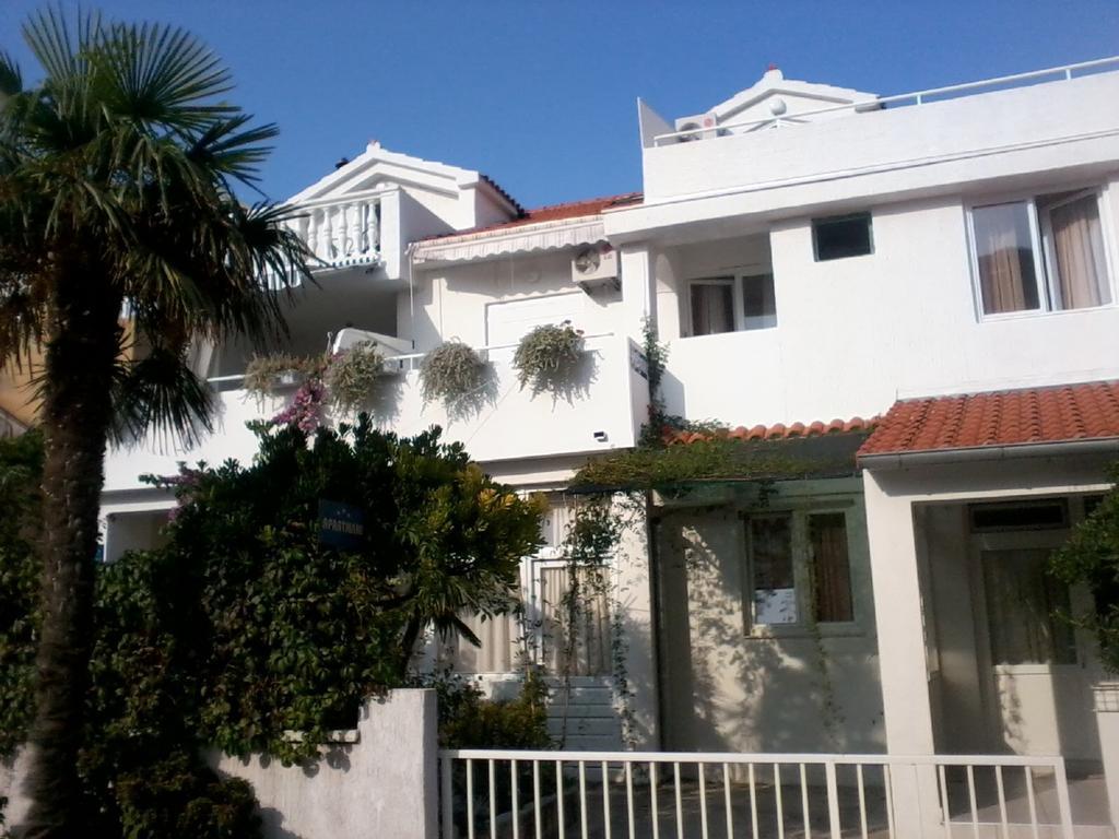 Apartments Suri Vodice Exterior foto